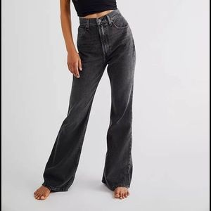 I’m selling my Levi’s 70’s Flare Jean never worn